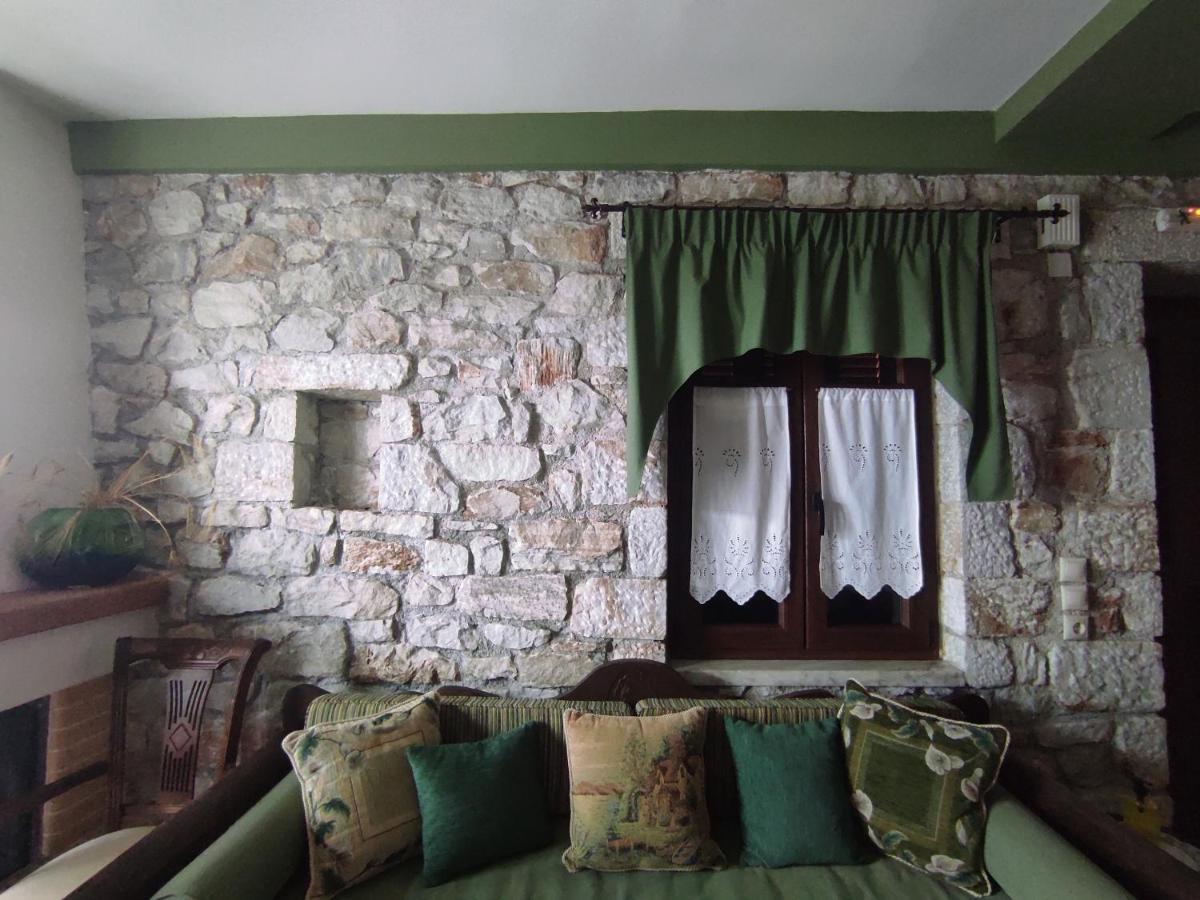 Meterizi Guesthouse Varvitsa Exterior photo